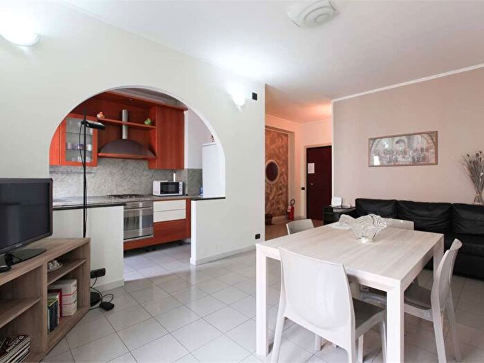 Appartamento trilocale in affitto in via perugino, Cadore, Milano