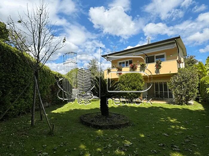 Appartamento quadrilocale in vendita in Pietrasanta