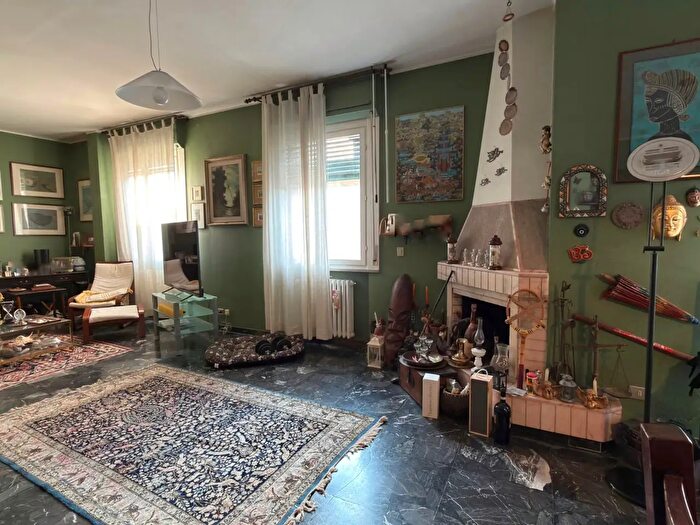 Appartamento con 10 locali in vendita in Reggio Emilia