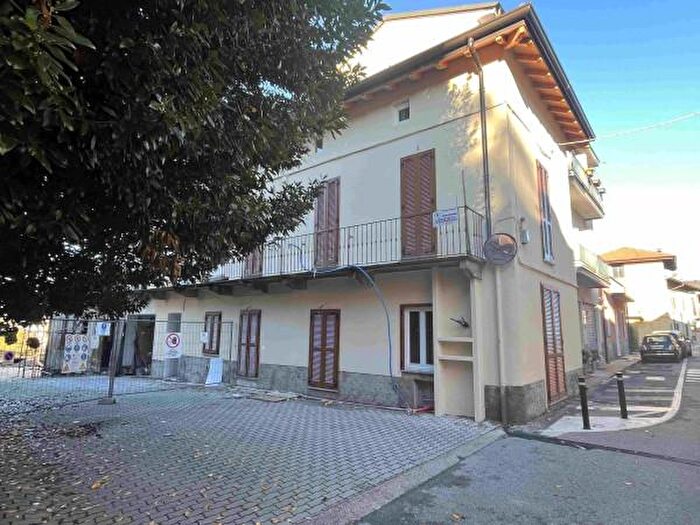 Appartamento quadrilocale in vendita in Via alla Punta, Sesto Calende