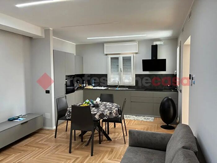 Appartamento trilocale in vendita in Via Galileo Galilei, San Giorgio Su Legnano