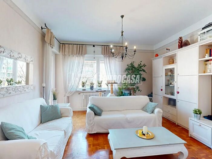 Appartamento con 5 locali in vendita in Via Luigi Capuana, Torino