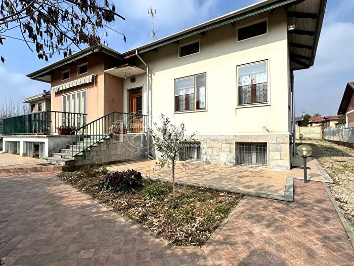Casa con 7 locali in vendita in Via per Cerrione, Ponderano