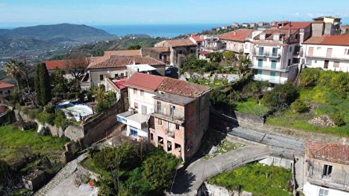 Casa con 6 locali in vendita in Via Generale De Stefano, Ogliastro Cilento