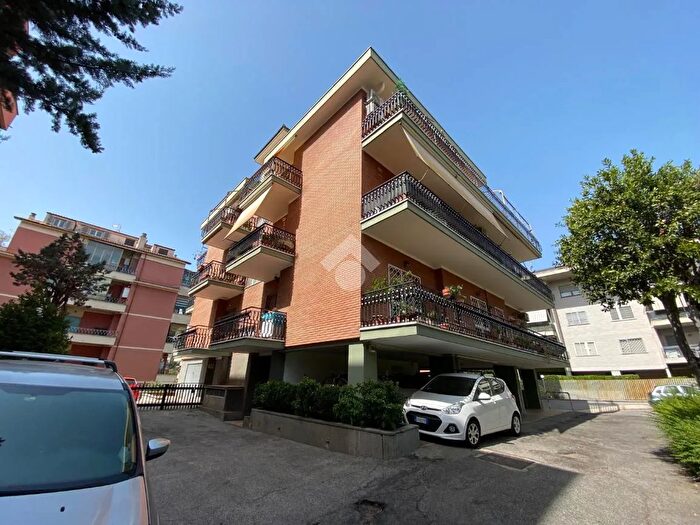 Appartamento trilocale in vendita in Viale della Bella Villa, Roma