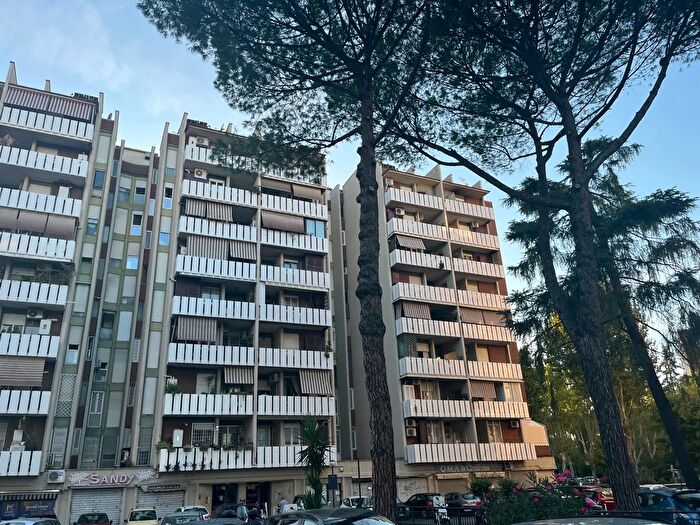 Appartamento trilocale in vendita in Via del Forte Tiburtino, Roma