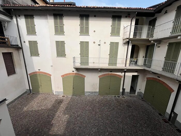 Appartamento quadrilocale in vendita in Via Cesarea, Vigevano