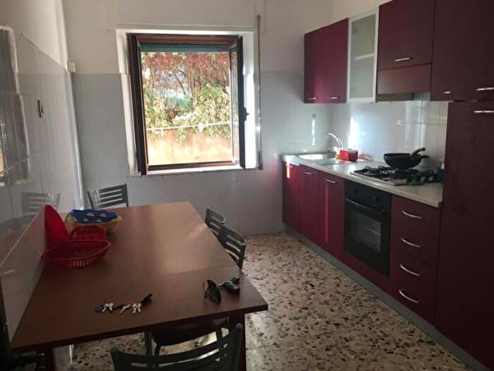 Appartamento trilocale in affitto in Via Sibari, Catanzaro