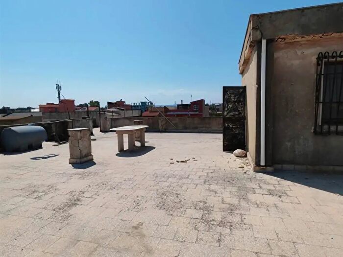 Appartamento con 6 locali in vendita in Via Madonie, Siracusa