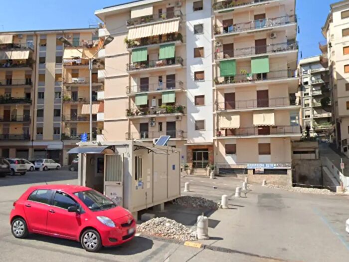 Appartamento trilocale in vendita in Via delle Medaglie d'Oro, Cosenza