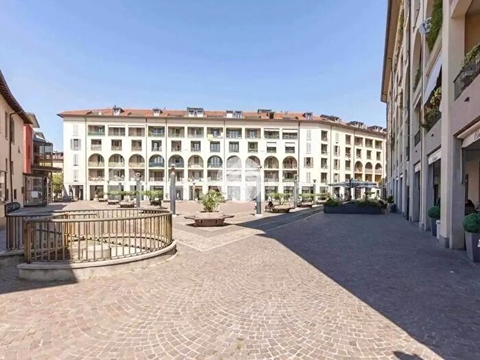 Appartamento trilocale in affitto in Piazza Generale Carlo Alberto dalla Chiesa, Bollate