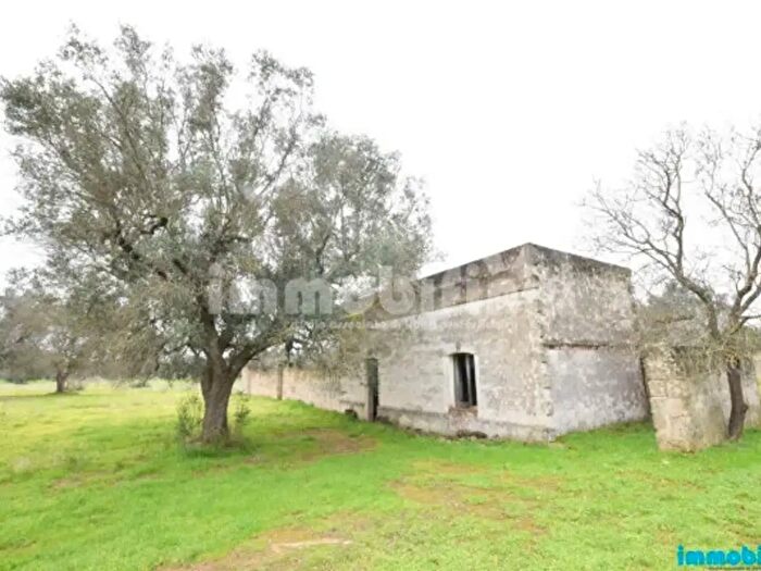 Casa con 6 locali in vendita in Oria