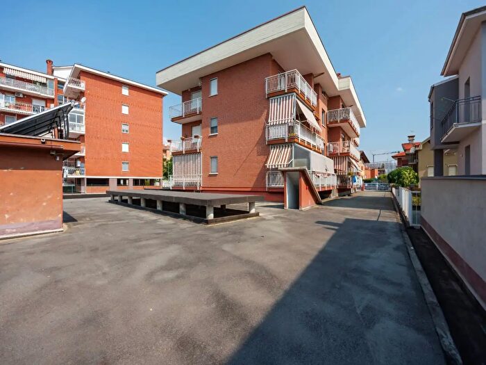 Appartamento con 5 locali in vendita in Via Giosuè Carducci, Cirie'