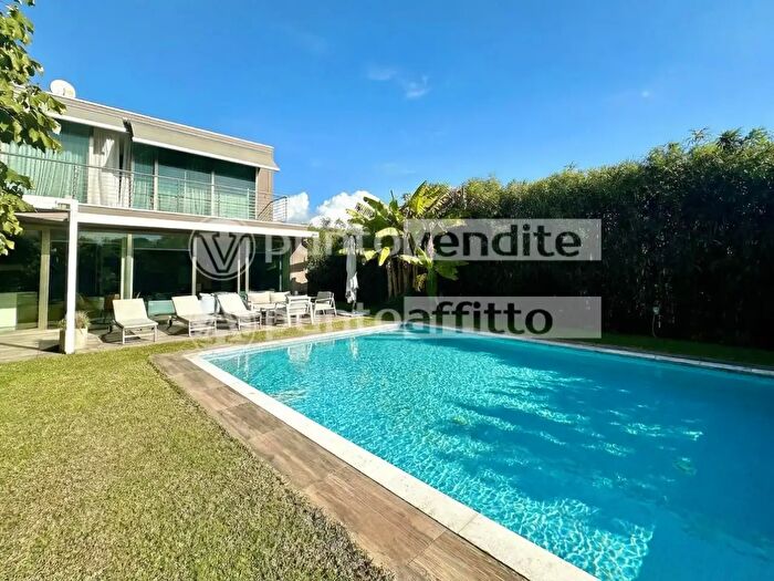 Casa con 8 locali in vendita in per Corte Randelli, Lucca