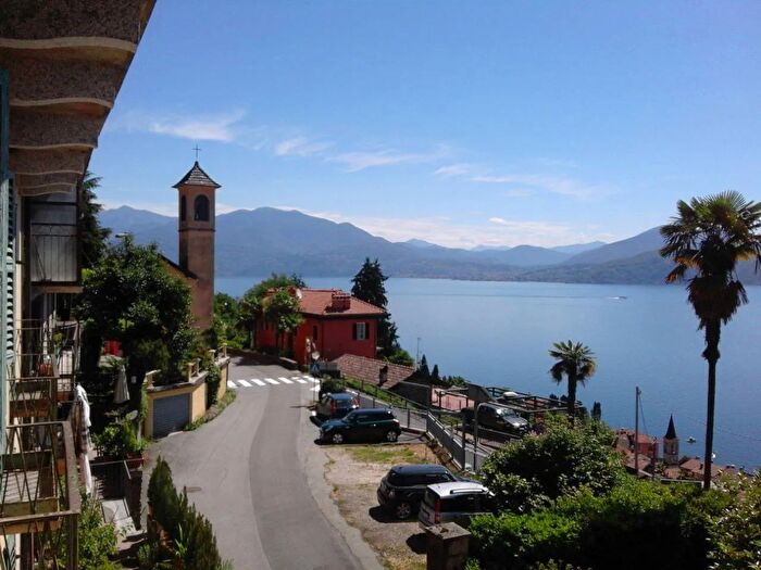 Casa con 10 locali in vendita in Via Manzi, Oggebbio