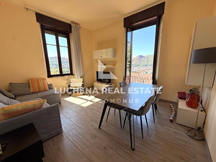 Appartamento trilocale in affitto in Via per Brunate, Garzola, Como