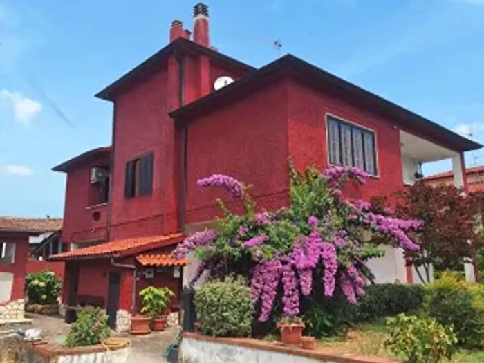 Casa con 6 locali in vendita in Via Bassiano, Sezze
