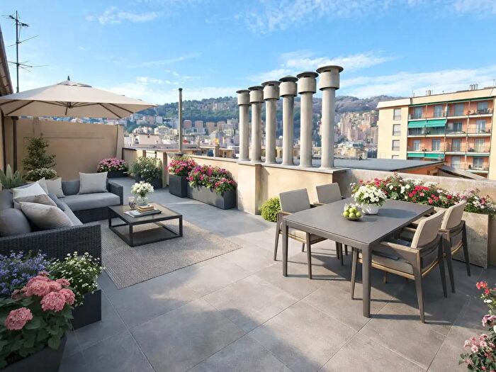 Appartamento con 6 locali in vendita in Via Giuseppe Piantelli, Genova