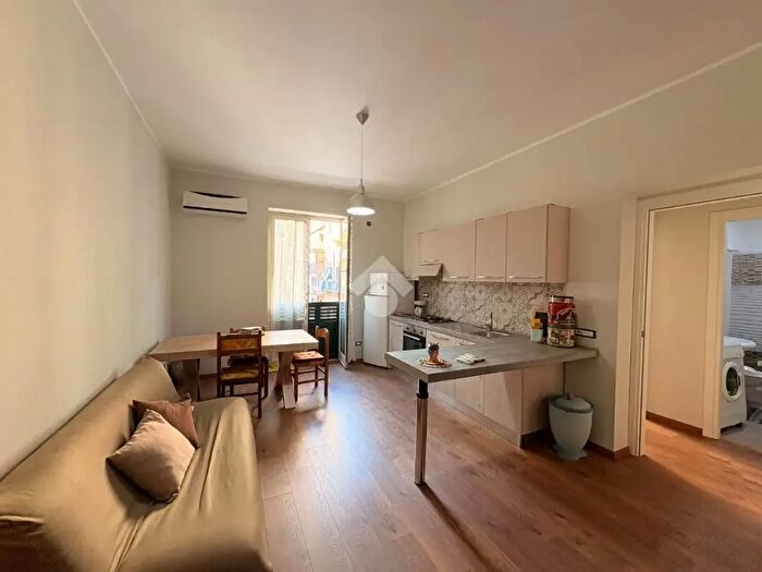 Appartamento trilocale in affitto in Via Oreto, Palermo