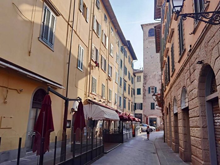 Appartamento trilocale in affitto in Via Quarantotti, Santa Maria, Pisa