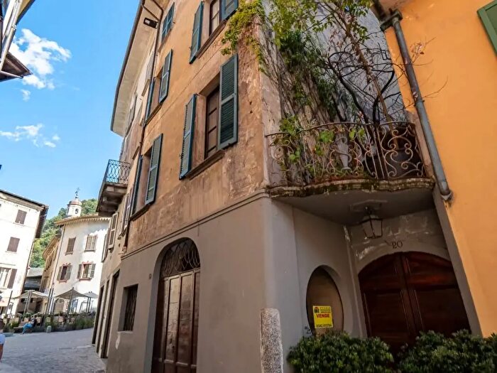 Casa con 8 locali in vendita in Piazza III Novembre, Morbegno