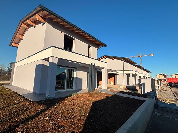 Case in Vendita e in Affitto - 2