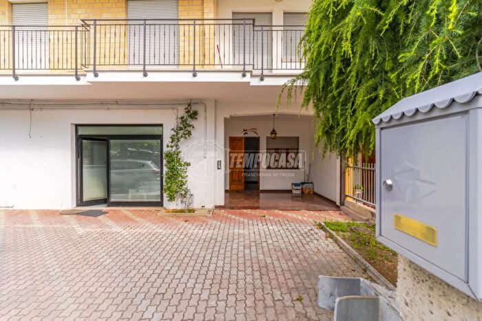 Appartamento con 5 locali in vendita in Montegranaro