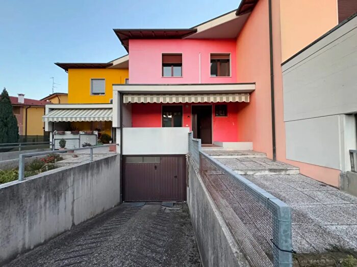 Casa quadrilocale in vendita in Via Matteotti, Noventa Vicentina