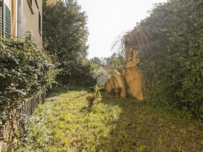 Appartamento con 9 locali in vendita in Appartamento Viale Gramsci, Firenze