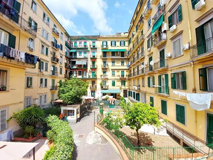 Appartamento trilocale in vendita in Via Benedetto De Falco, Napoli