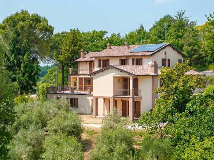 Casa con 6 locali in vendita in Località Largnano, Nocera Umbra