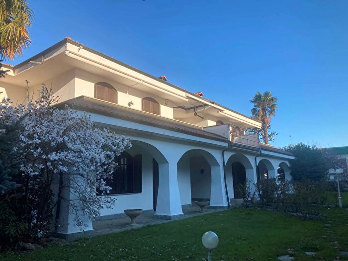 Casa con 13 locali in vendita in Scalenghe