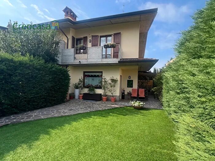 Casa quadrilocale in vendita in Via San Francesco, Stezzano