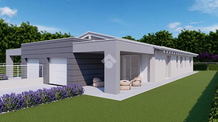 Casa quadrilocale in vendita in Via Generale Eusebio Bava, Goito