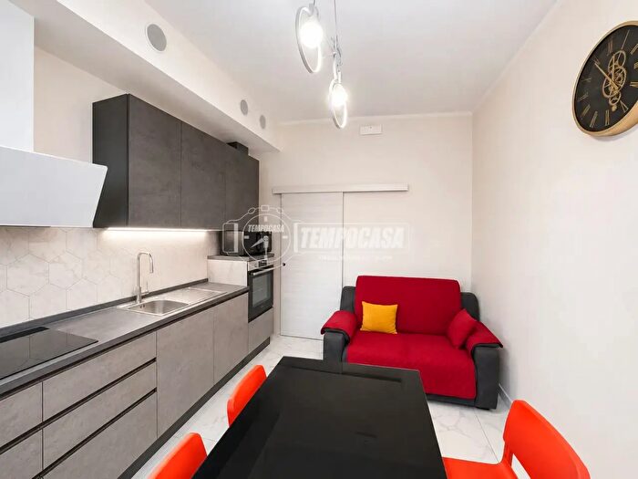 Appartamento trilocale in vendita in Via Agucchi, Bologna