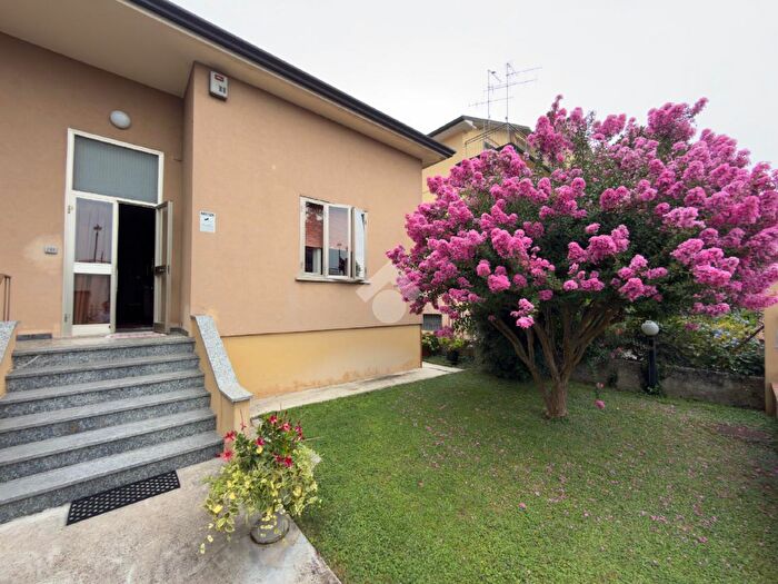 Casa con 6 locali in vendita in Via XXV Aprile, Mozzecane