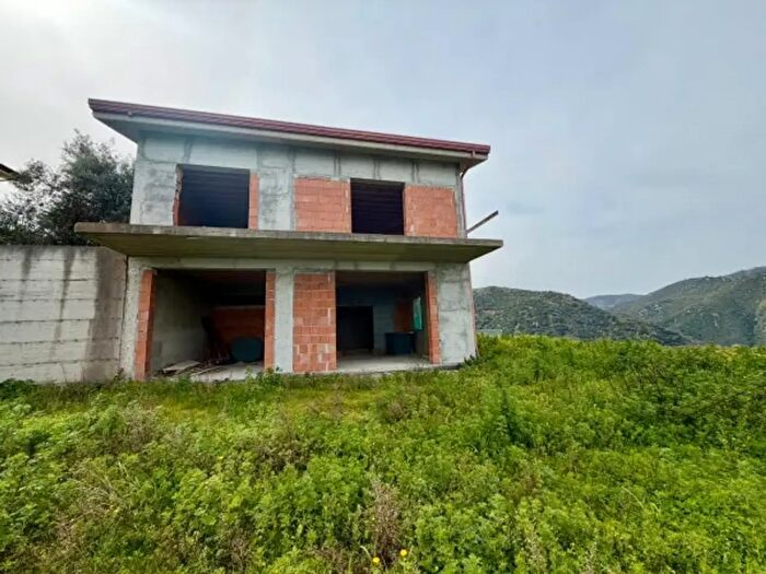 Casa con 6 locali in vendita in Strada Provinciale Montalbanese, Furnari