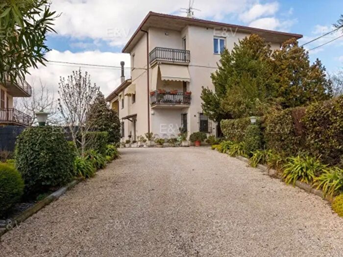 Appartamento con 5 locali in vendita in Località Sala, Montefalco