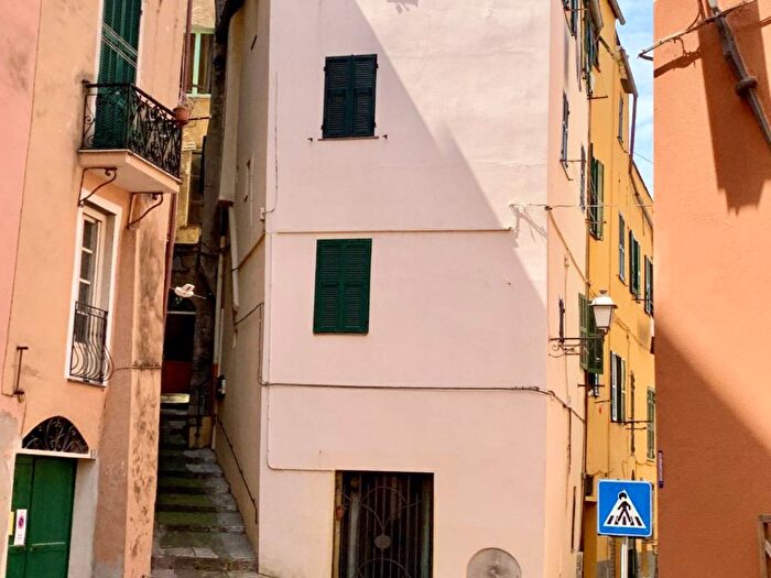 Appartamento bilocale in affitto in Via Gustavo Strafforello, Porto Maurizio, Imperia