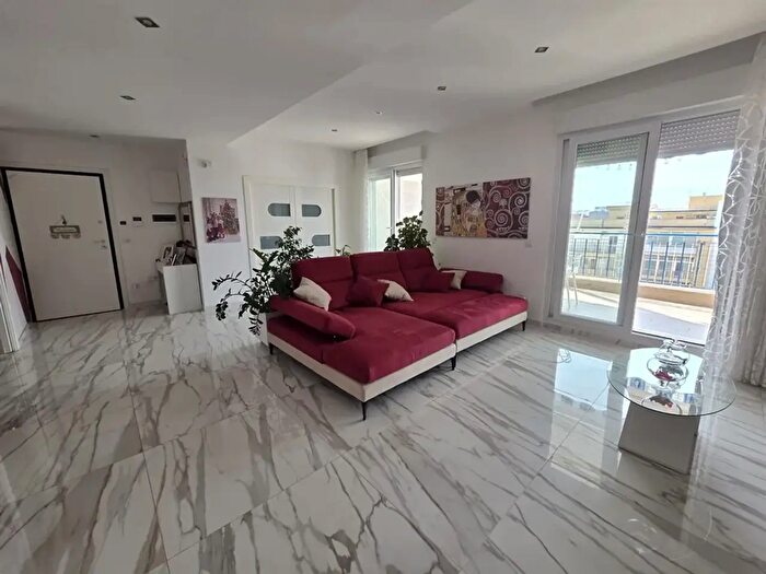 Appartamento quadrilocale in vendita in Via Jatta, Bari
