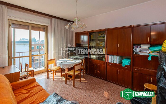 Appartamento trilocale in vendita in Via Peschiera, Busto Arsizio