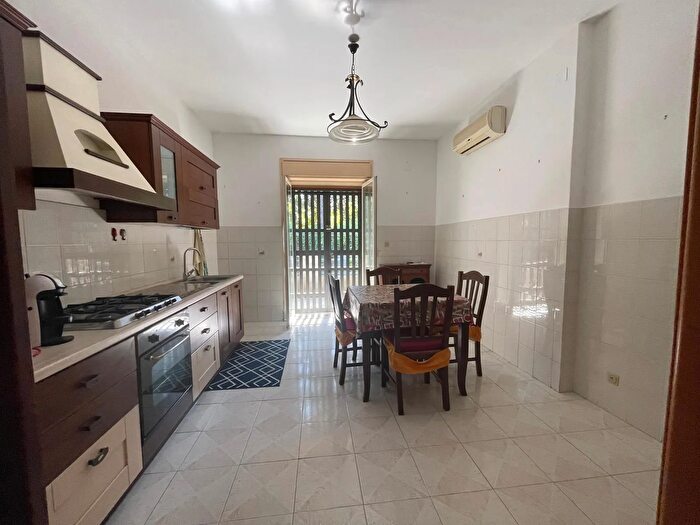 Appartamento trilocale in vendita in Tremestieri Etneo