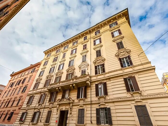 Appartamento trilocale in vendita in Via Amerigo Vespucci, Roma