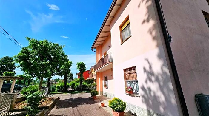 Casa con 13 locali in affitto in Via Ponte Forca Cadelbosco di Sopra Re Cadelbosco di Sopra, Cadelbosco Di Sopra