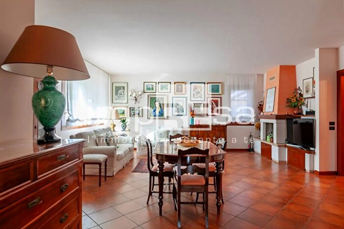 Casa con 7 locali in vendita in Via a De Gasperi, Silea