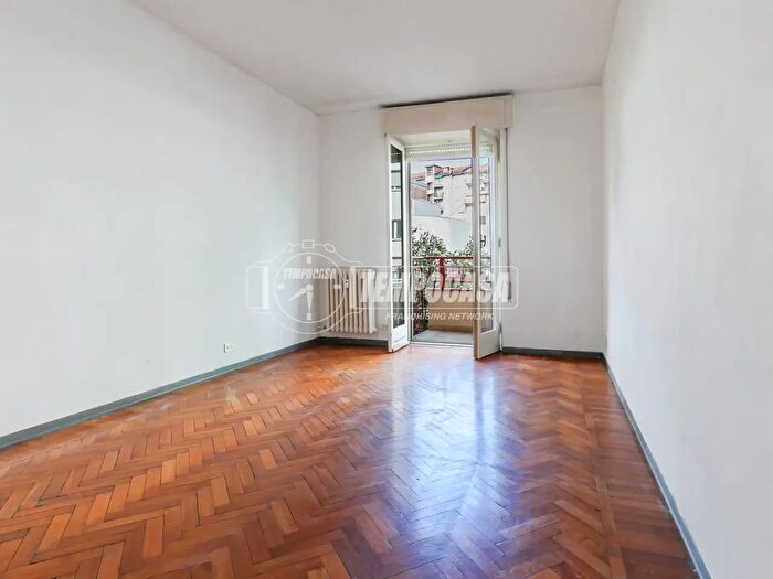 Appartamento trilocale in vendita in Via Trezzo dAdda, Milano