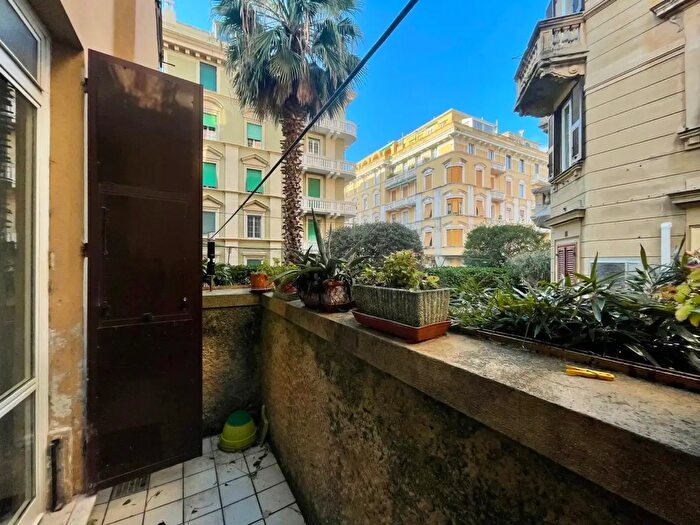 Appartamento con 6 locali in vendita in Salita di San Gerolamo, Genova