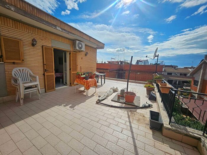 Casa trilocale in affitto in Via Riccardo Francalancia, Acilia, Roma