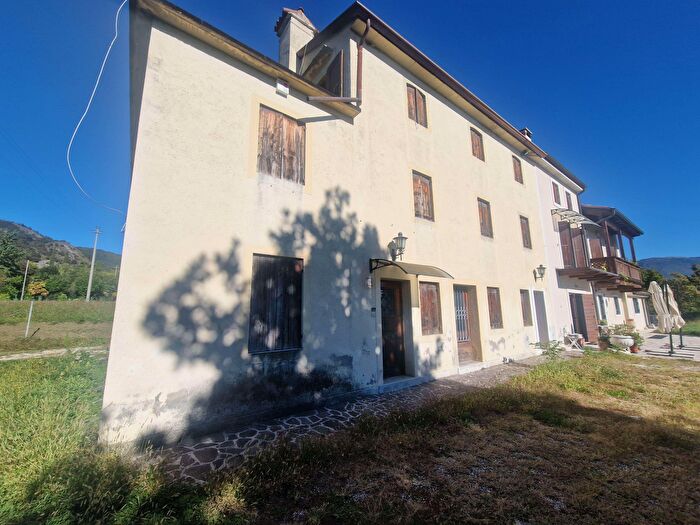 Casa con 11 locali in vendita in Vittorio Veneto