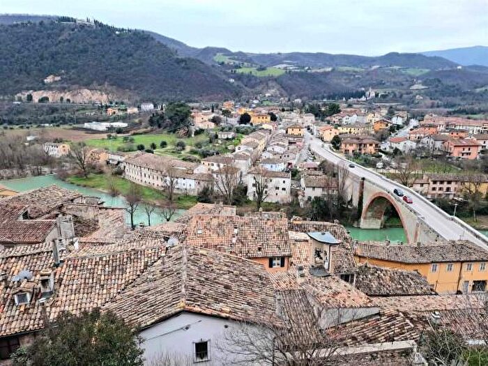 Casa con 6 locali in vendita in Via Manganella Bassa, Fossombrone